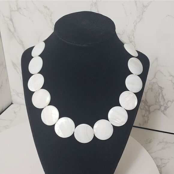 VINTAGE Shell Disc Beaded Necklace - Picture 1 of 5